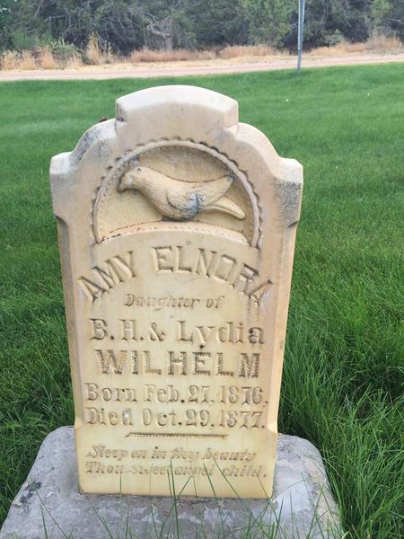 File:Amy Elnora Wilhelm grave.jpg